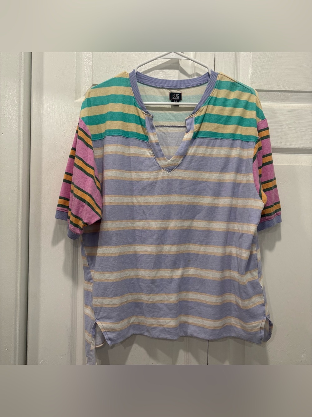 BDG Striped Multicolor V-Neck T-Shirt 100% Cotton - Size Small